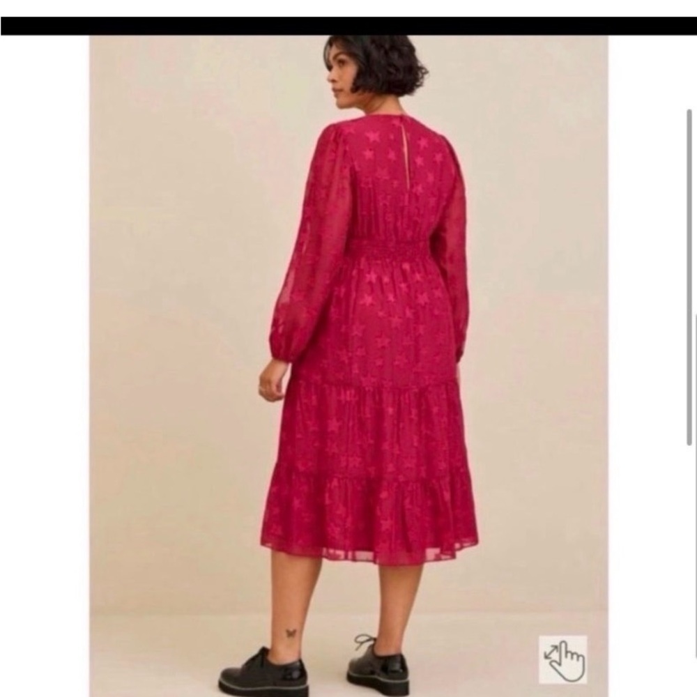 TORRID Magenta Star Print Midi Dress - Picture 4 of 8